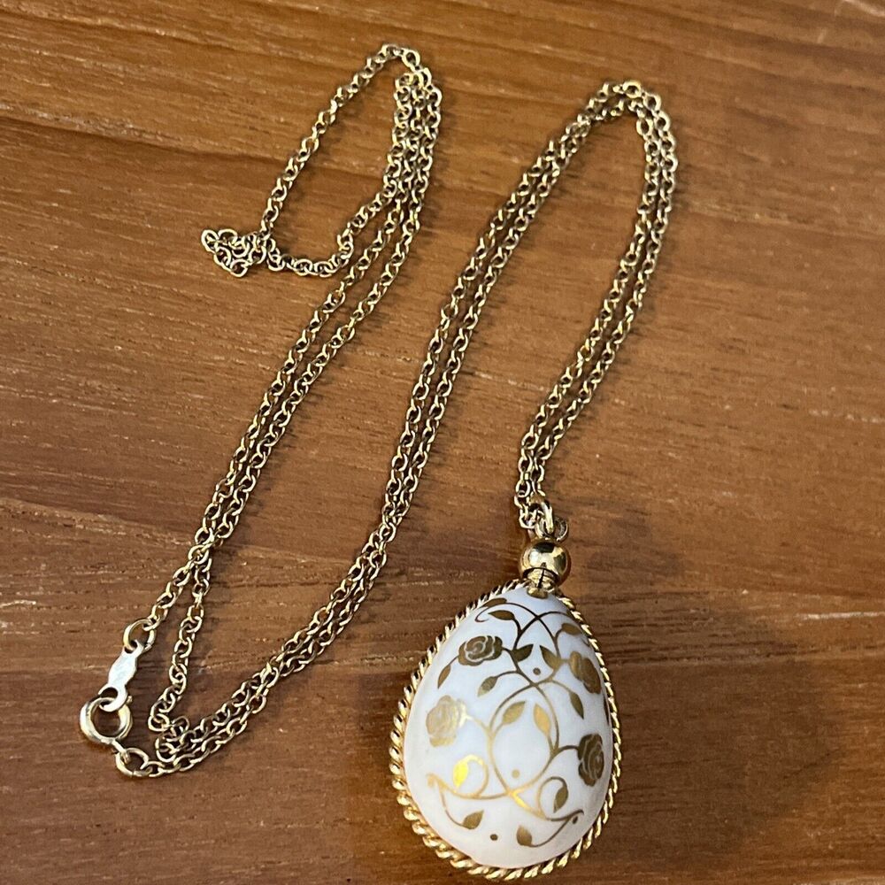 Vintage Franklin Mint Flowers of Spring Bisque Porcelain Easter Egg Pendant 78
